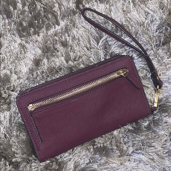 MICHAEL KORS Jet Set Zip Around Wristlet Burgundy - Picture 3 of 3